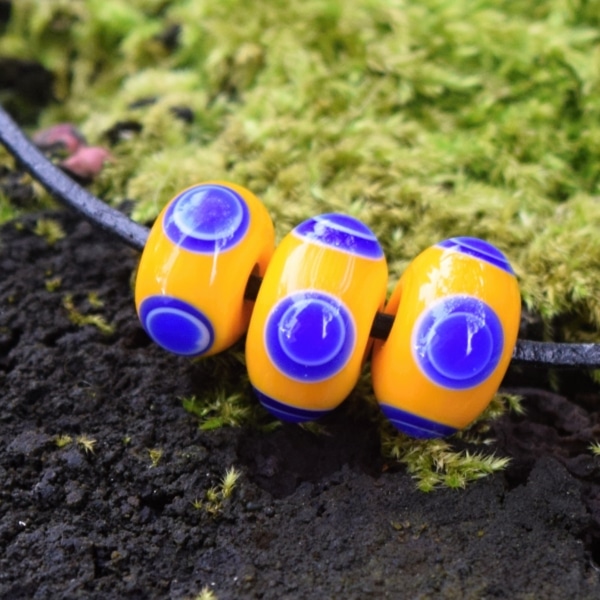 Keltský korálek s očky – replika Halštat – průvlek 3mm - celtic lampwork beads Hallstatt