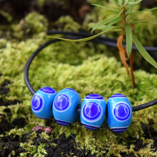 Keltský korálek s očky – replika Štramberk – celtic beads – Šipka - celtic lampwork beads