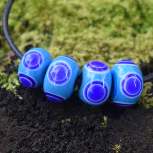 Keltský korálek s očky – replika Štramberk – celtic beads – Šipka - celtic lampwork beads