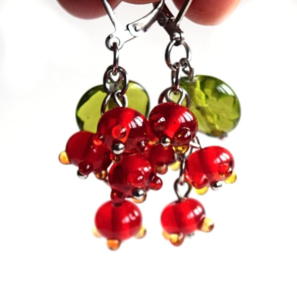 Rybízky – náušnice s ručně vinutými perlemi – skleněné vinté perle a hypoalergenní ocel - Lampwork beads earrings berries