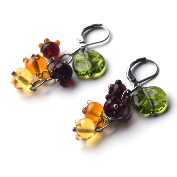 Jantar - náušnice s ručně vinutými perlemi - vinutky sklo a chirurgická ocel lampwork earrings