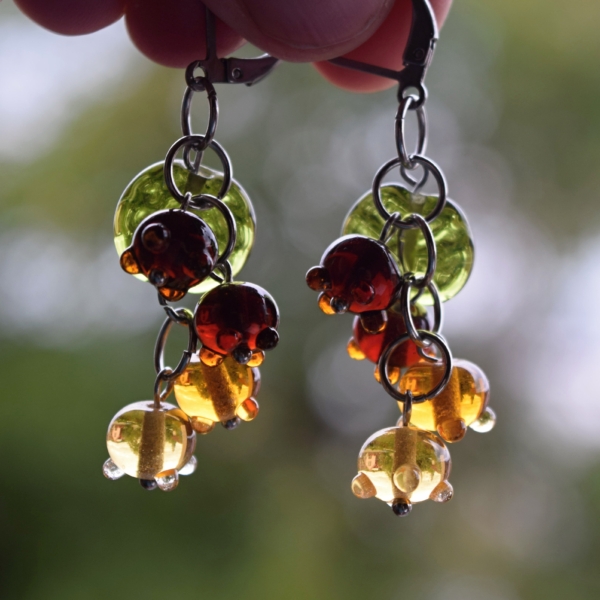 Jantar - náušnice s ručně vinutými perlemi - vinutky sklo a chirurgická ocel lampwork earrings