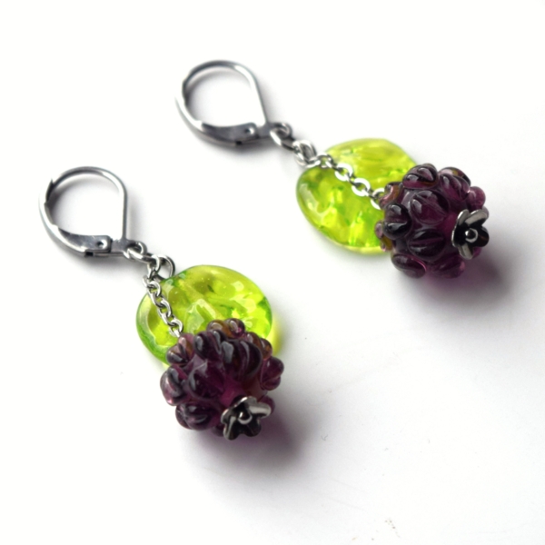 Ostružiny II - náušnice s ručně vinutými perlemi - sklo a chirurgická ocel - vinutky korálky - lampwork earrings berries