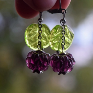 Ostružiny II - náušnice s ručně vinutými perlemi - sklo a chirurgická ocel - vinutky korálky - lampwork earrings berries