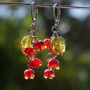 Rybízky - náušnice s ručně vinutými perlemi - skleněné vinté perle a hypoalergenní ocel - lampwork earrings