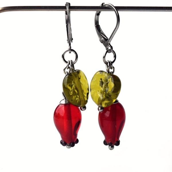 Náušnice Šípky s lístkem II- ručně vinuté korálky - sklo chirurgická ocel - lampwork earrings