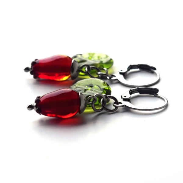 Náušnice Šípky s lístkem - ručně vinuté korálky - sklo chirurgická ocel - lampwork earrings