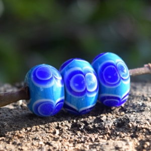 Keltský korálek s dvojitými očky - replika Štramberk - nález Šipka - celtic lampwork glass beads