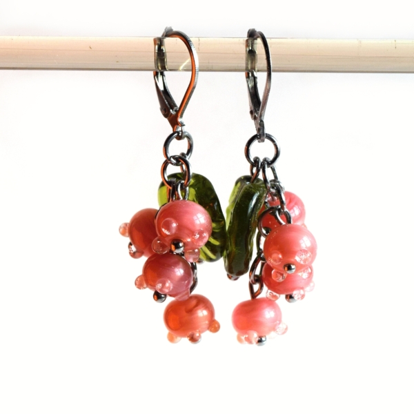 Perleťové růžové náušnice s ručně vinutými perlemi - sklo a chirurgická ocel - lampwork beds earrings