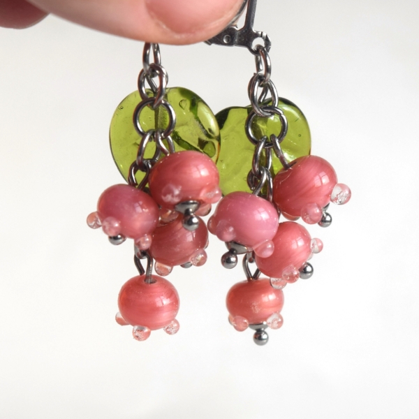 Perleťové růžové náušnice s ručně vinutými perlemi - sklo a chirurgická ocel - lampwork beds earrings